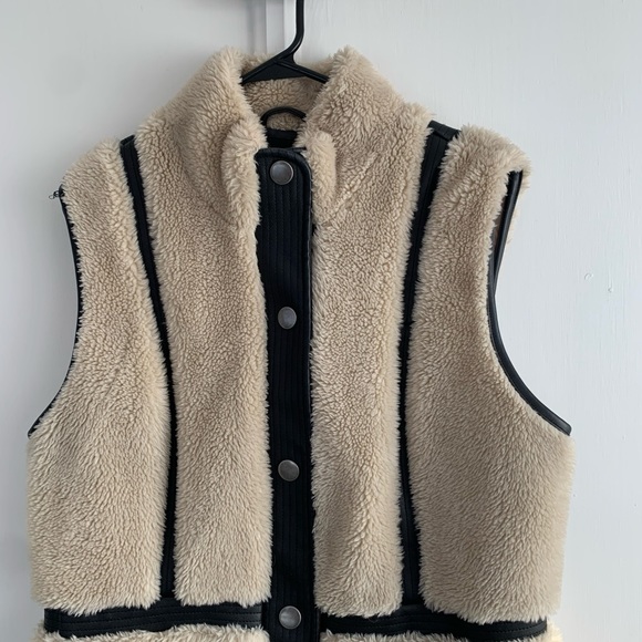 nic + zoe sherpa and leather vest. - Picture 3 of 4